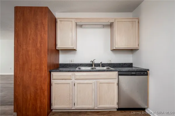 $1,700 | 303 Colonial Club Drive, New Albany, IN 47150