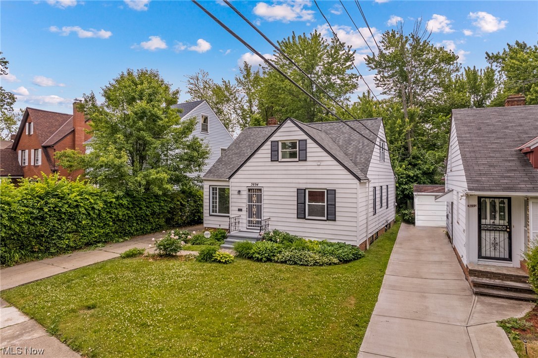 3694 Grosvenor Road Cleveland, OH 44118 - Photo 26 of 29
