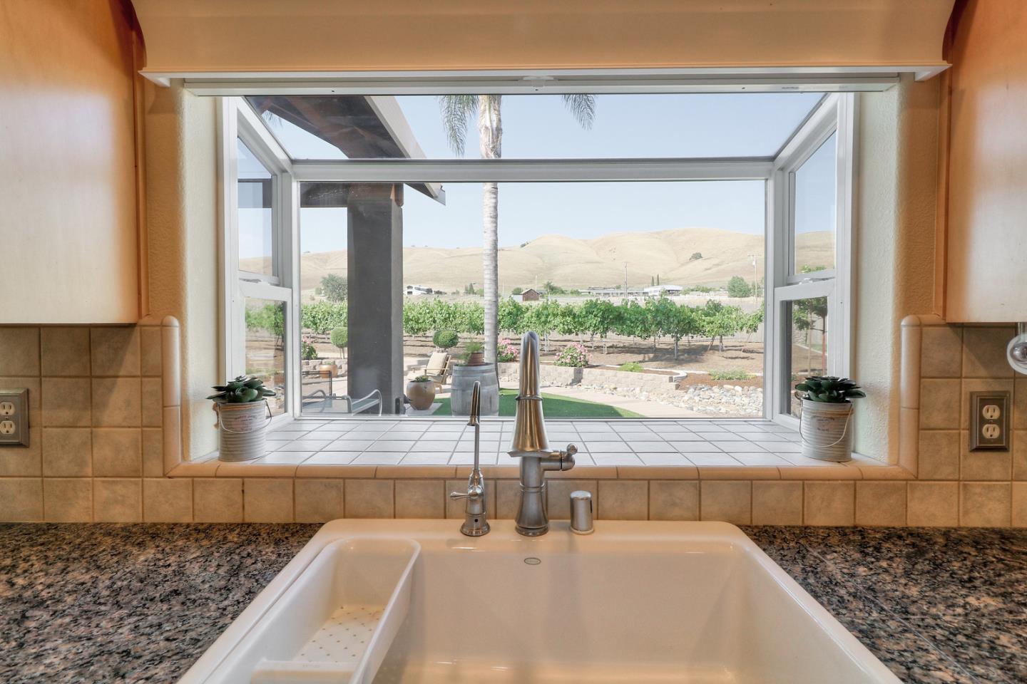 1700 Spring Grove Road Hollister, CA 95023 - Photo 11 of 36 Gallery Image 11