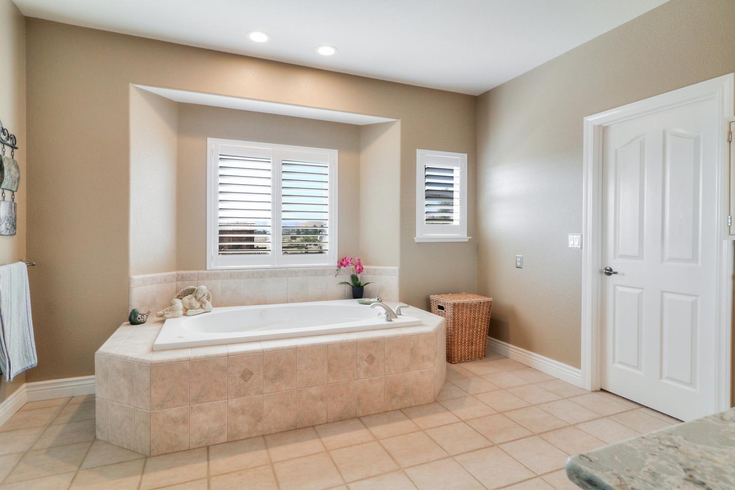1700 Spring Grove Road Hollister, CA 95023 - Photo 17 of 36 Gallery Image 17