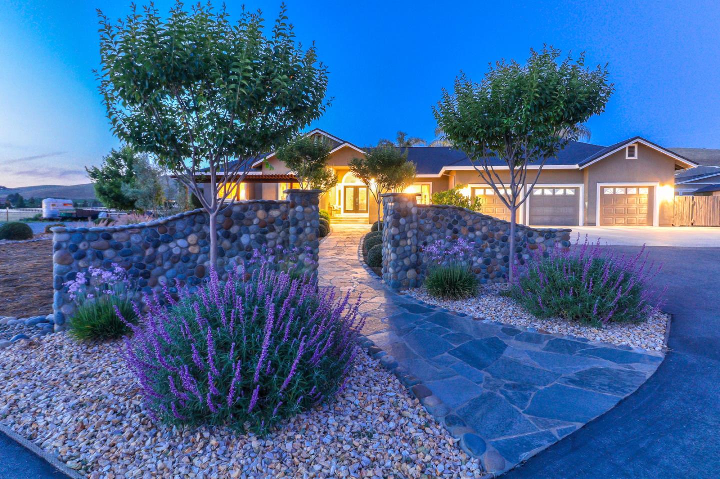 1700 Spring Grove Road Hollister, CA 95023 - Photo 5 of 36 Gallery Image 5