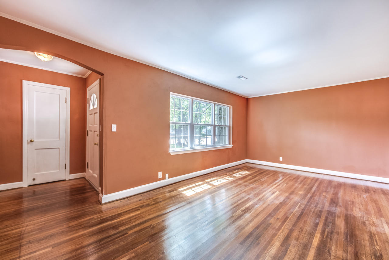 633 North Moore Road Chattanooga, TN 37411 - Photo 3 of 15 633 N Moore Rd Chattanooga, TN 37411 - 0