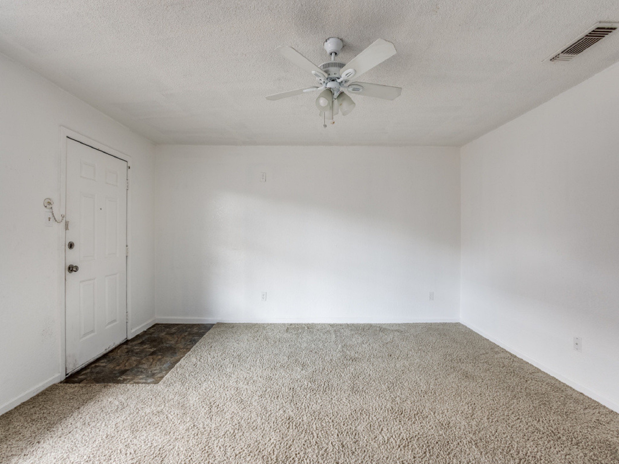 1711 Wichita Street, Unit 2 Houston, TX 77004 - Photo 6 of 12 a view of an empty room and chandelier fan