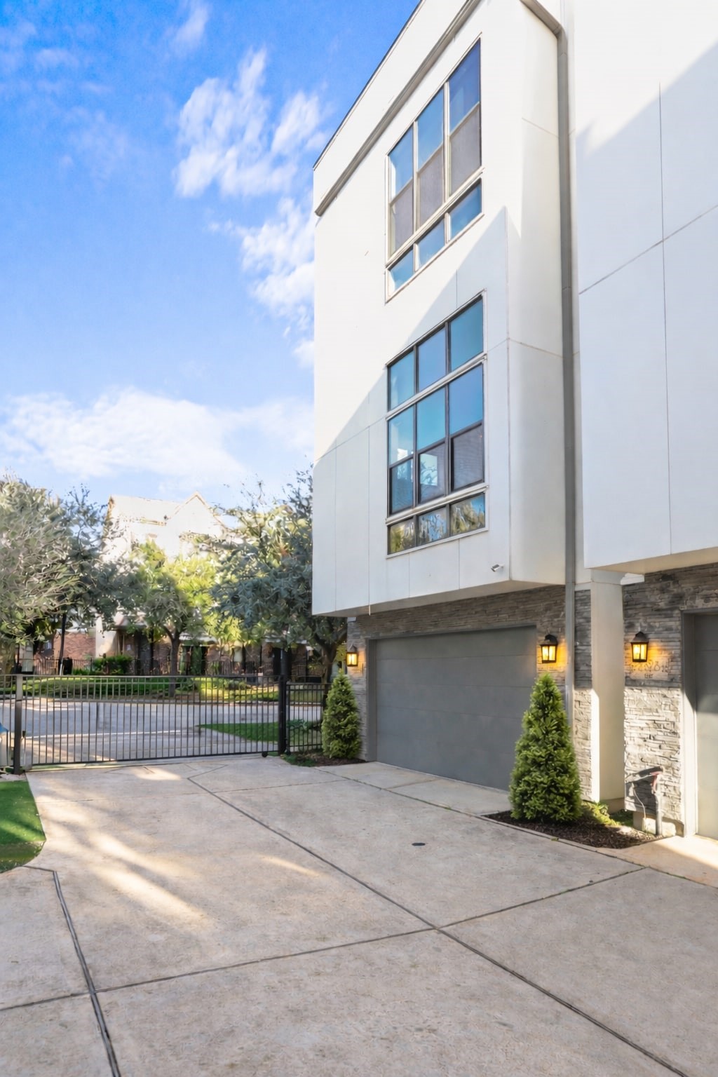 2830 Clay Street Houston, TX 77003 - Photo 2 of 50