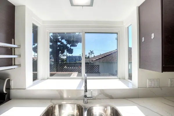 $1,700,000 | 903 Alberta Avenue, Oceanside, CA 92054