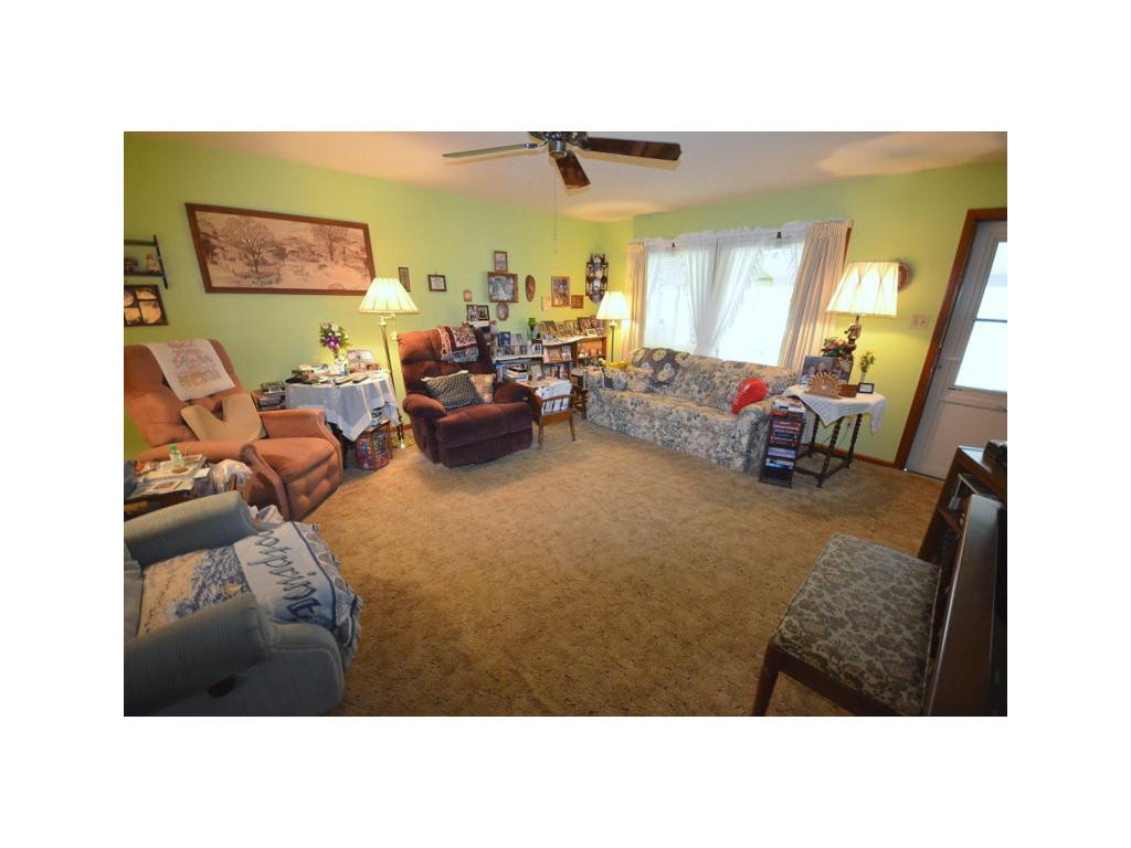 521 Jobe Road Elizabethton, TN 37643 - Photo 6 of 23 Large Living Room