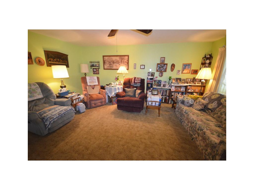 521 Jobe Road Elizabethton, TN 37643 - Photo 9 of 23 Living Room