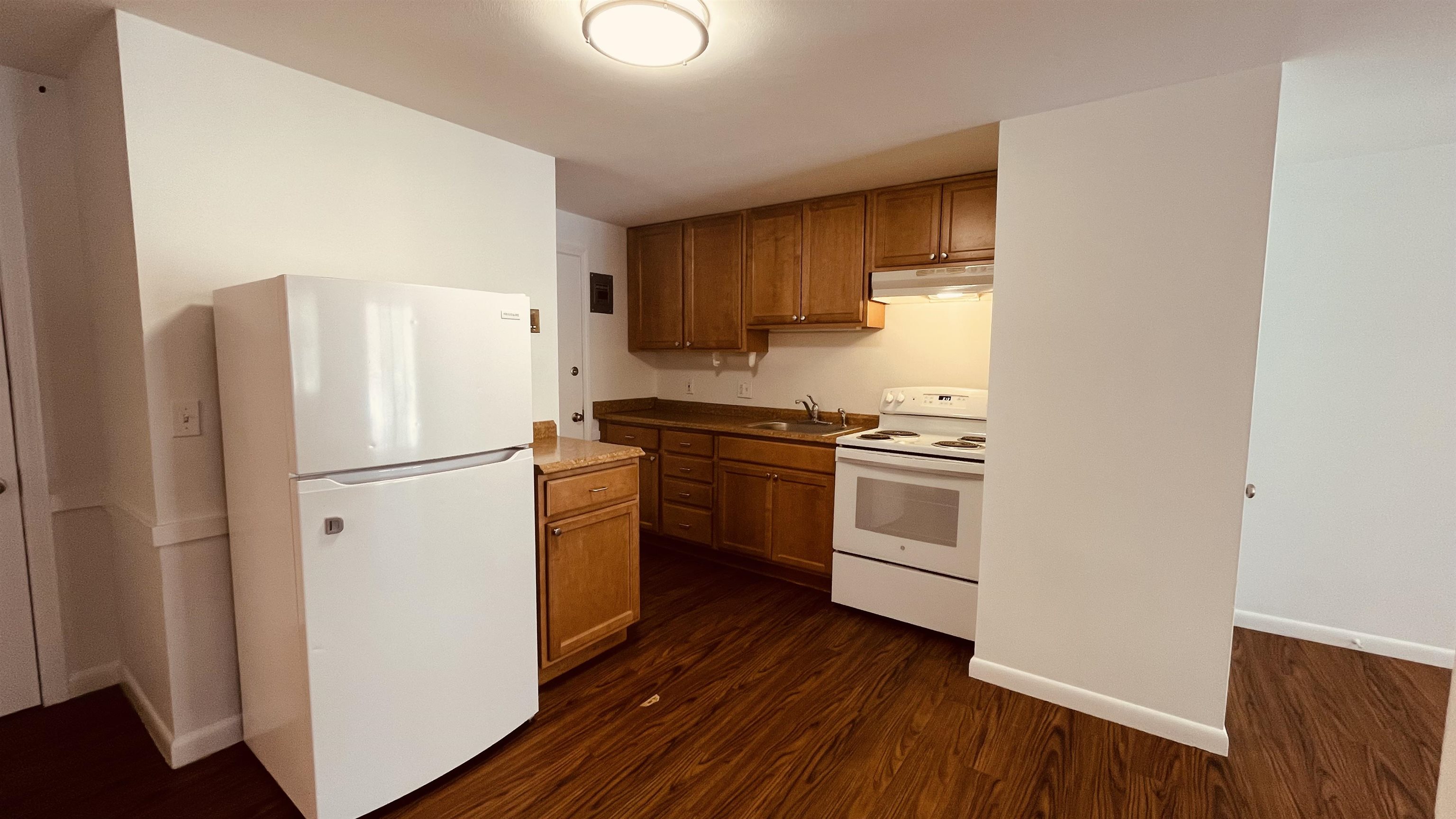 92 East Broadway Derry, NH 03038 - Photo 2 of 5