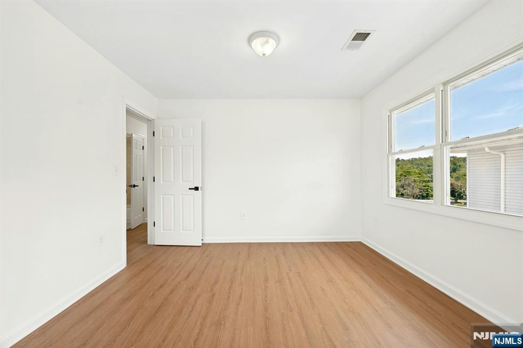 726 Saddle River Road Saddle Brook, NJ 07663 - Photo 8 of 32