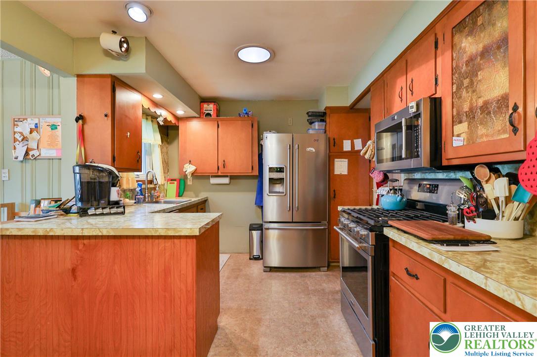 1929 Cloverdale Road Bethlehem, PA 18018 - Photo 13 of 28 Gallery Image 13