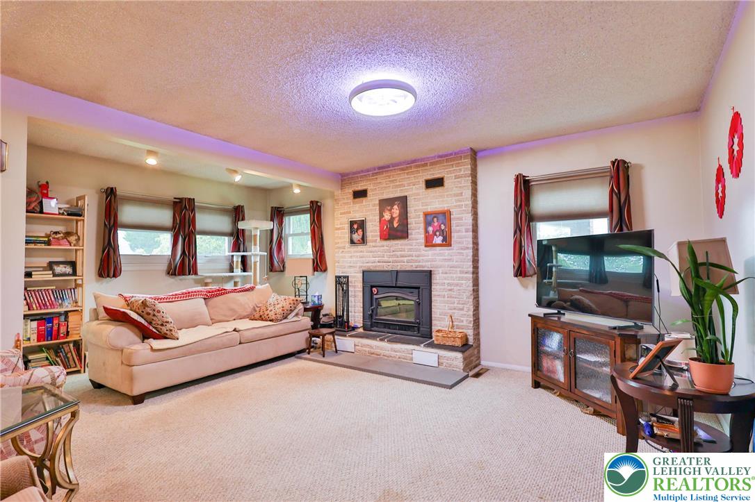 1929 Cloverdale Road Bethlehem, PA 18018 - Photo 5 of 28 Gallery Image 5