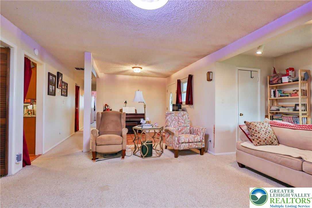 1929 Cloverdale Road Bethlehem, PA 18018 - Photo 6 of 28 Gallery Image 6