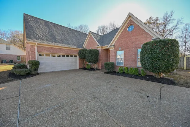 $289,900 | 548 Wesley Woods Drive, Memphis, TN 38018