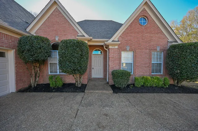 $289,900 | 548 Wesley Woods Drive, Memphis, TN 38018