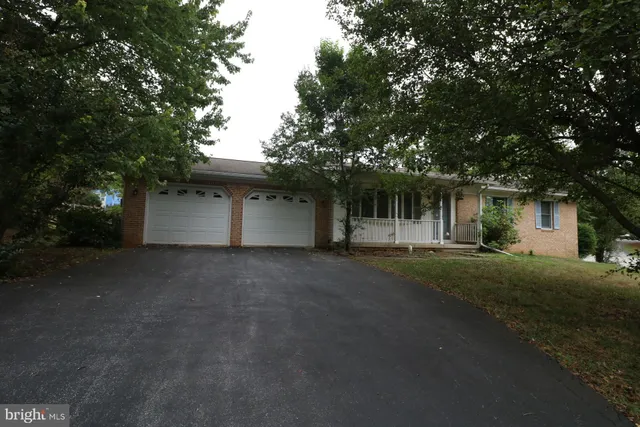 a view of a house with a yard and garage