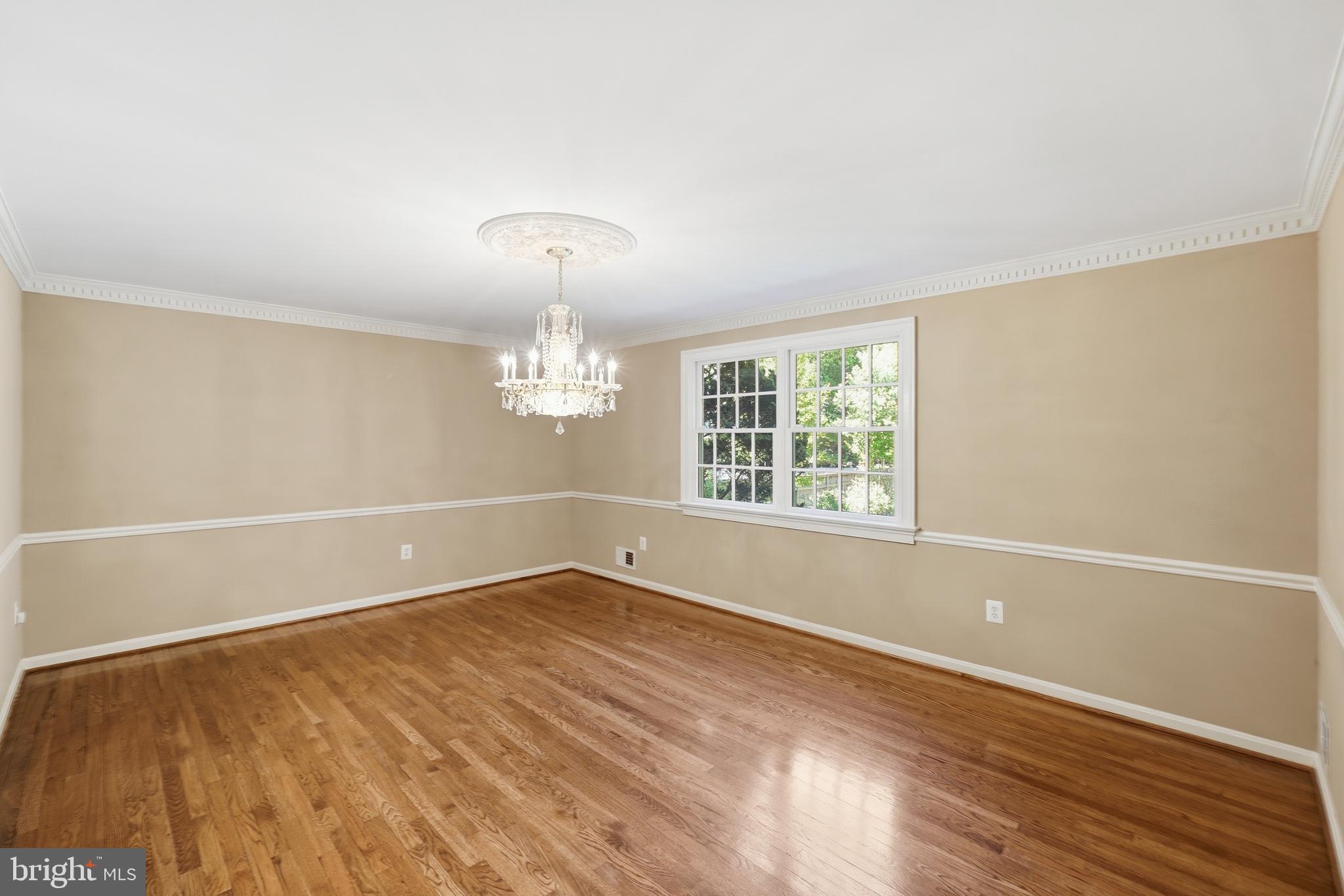 9904 Hall Road Potomac, MD 20854 - Photo 6 of 37 Dining Room