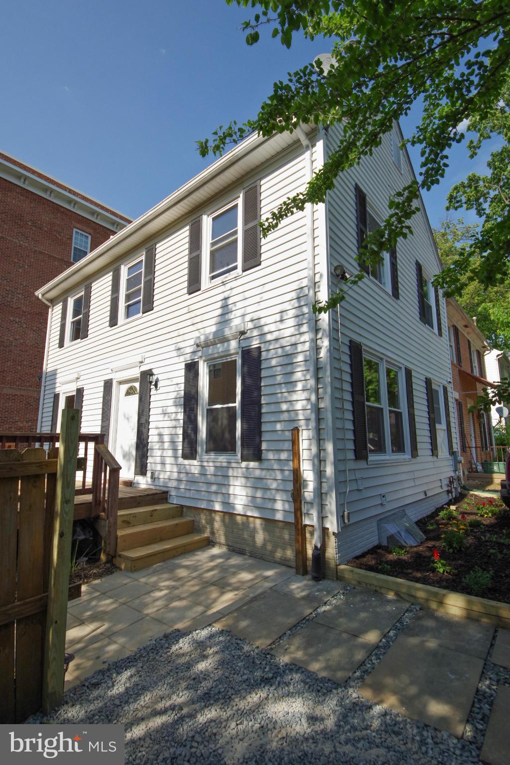 220 Lee Street Gaithersburg, MD 20877 - Photo 2 of 29 Exterior (Front)