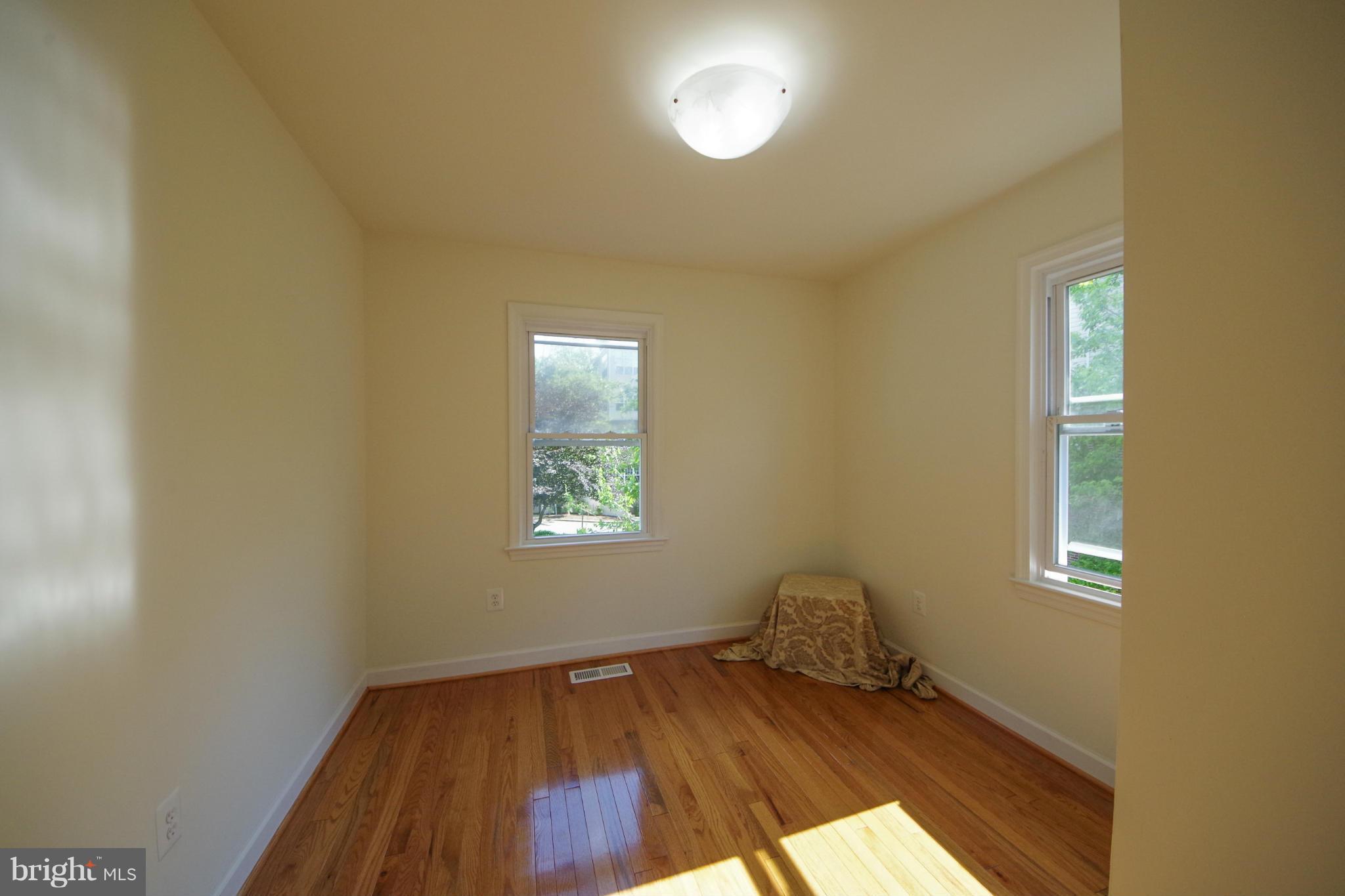 220 Lee Street Gaithersburg, MD 20877 - Photo 16 of 29 Bedroom