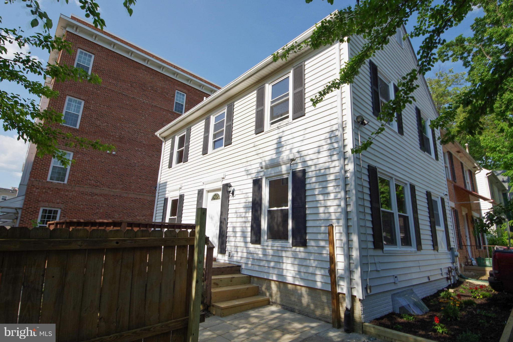 220 Lee Street Gaithersburg, MD 20877 - Photo 3 of 29 Exterior (Front)