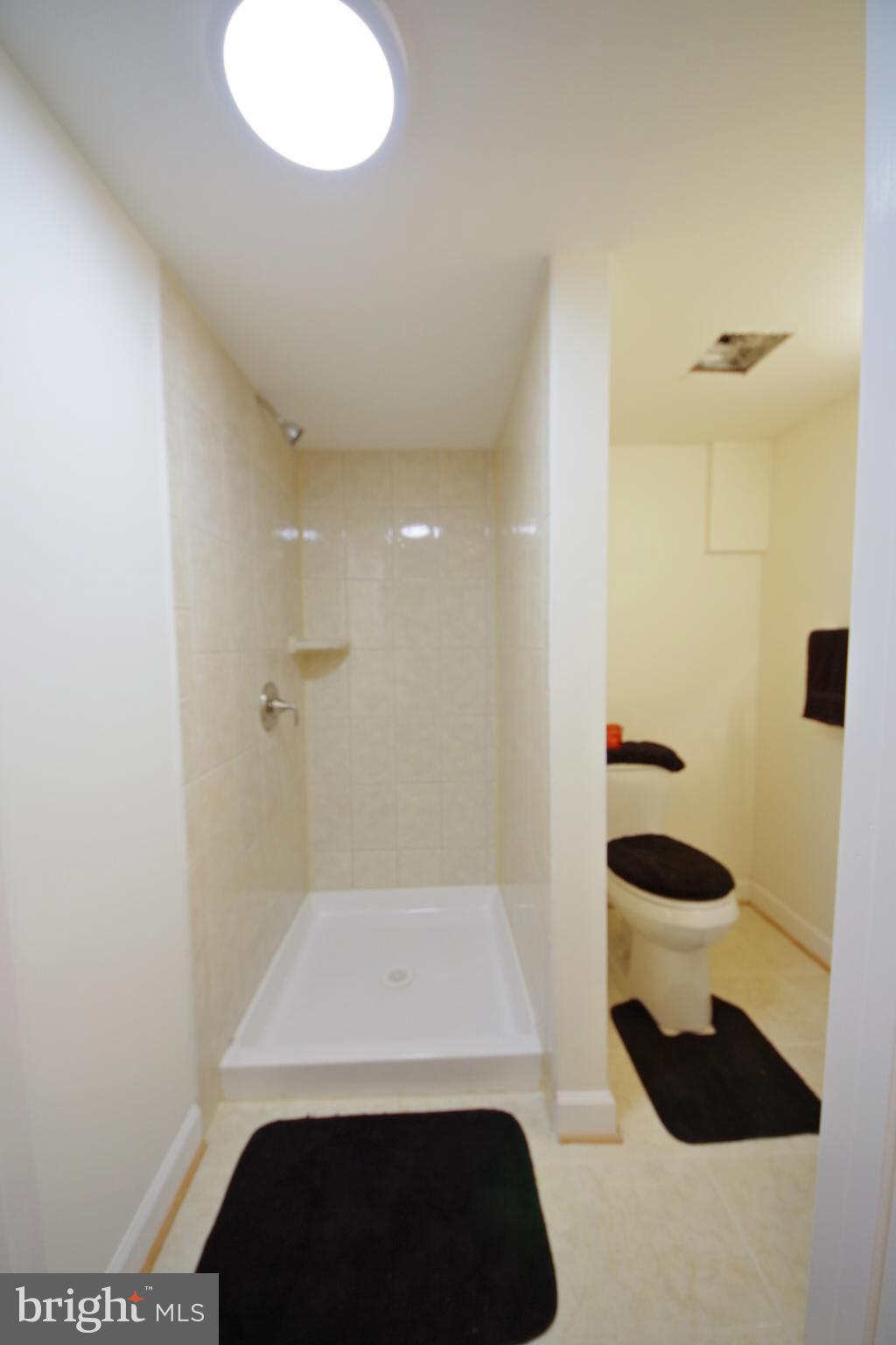 220 Lee Street Gaithersburg, MD 20877 - Photo 22 of 29 Bath