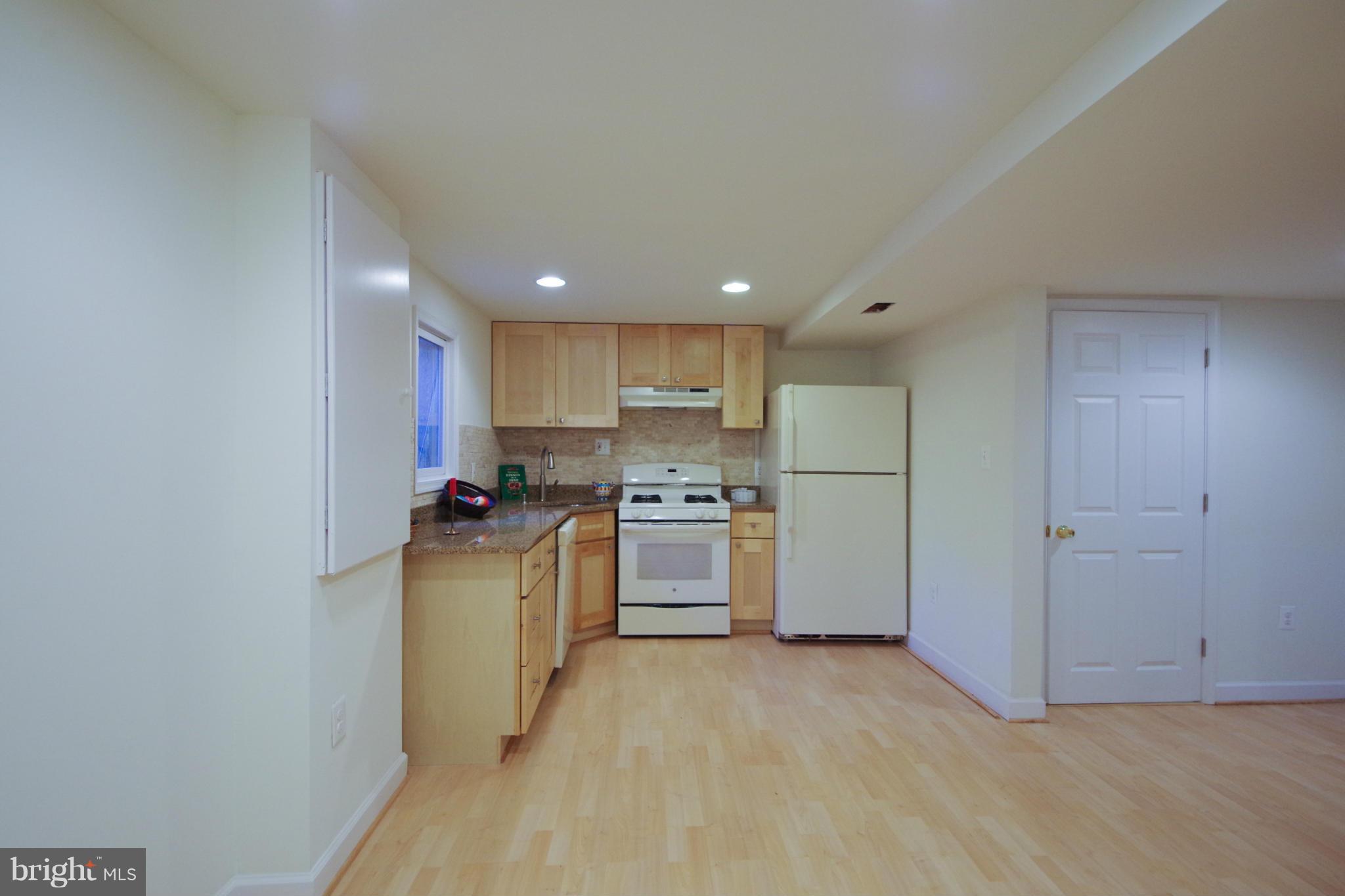 220 Lee Street Gaithersburg, MD 20877 - Photo 24 of 29 Kitchen