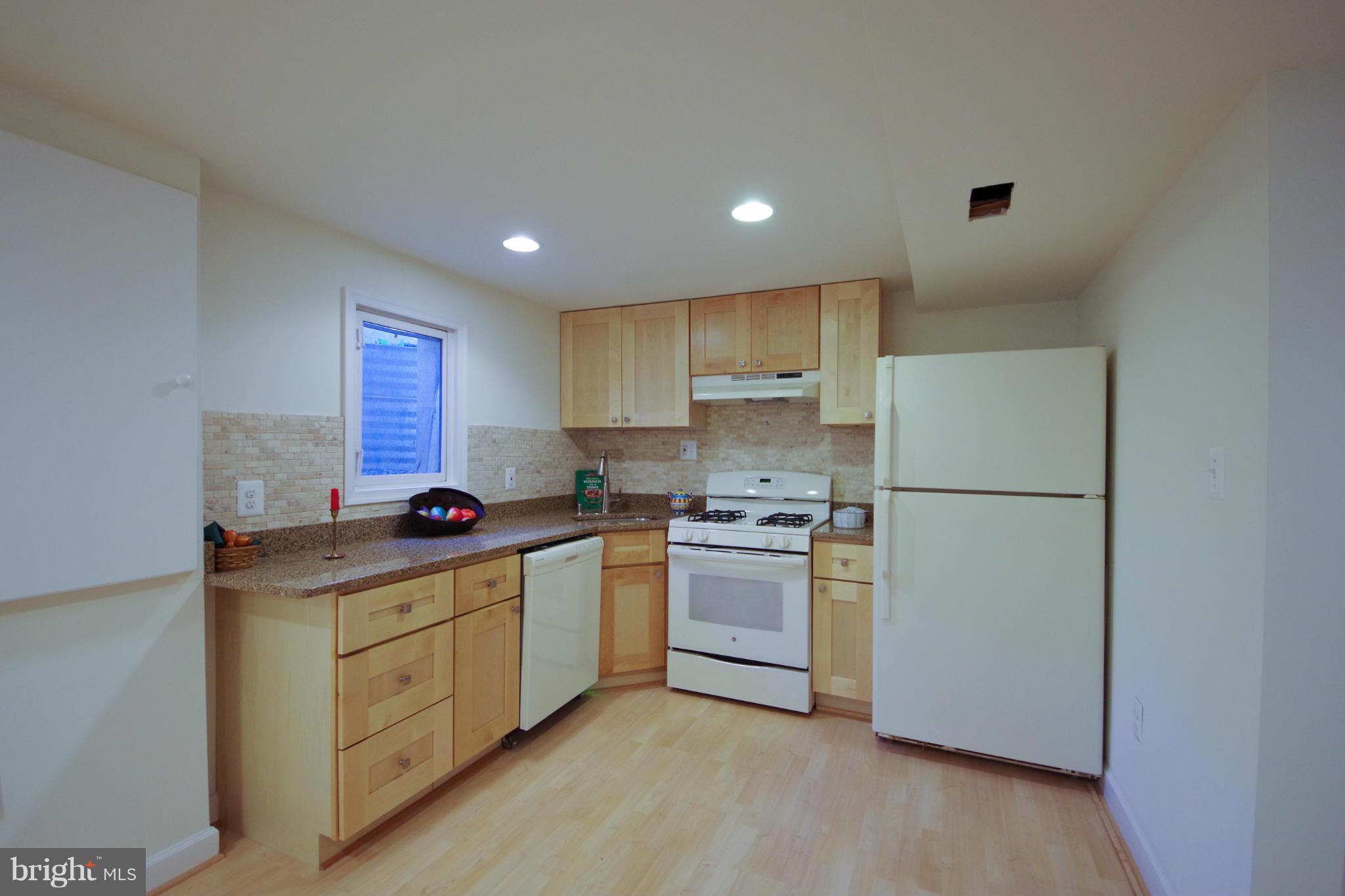 220 Lee Street Gaithersburg, MD 20877 - Photo 25 of 29 Kitchen