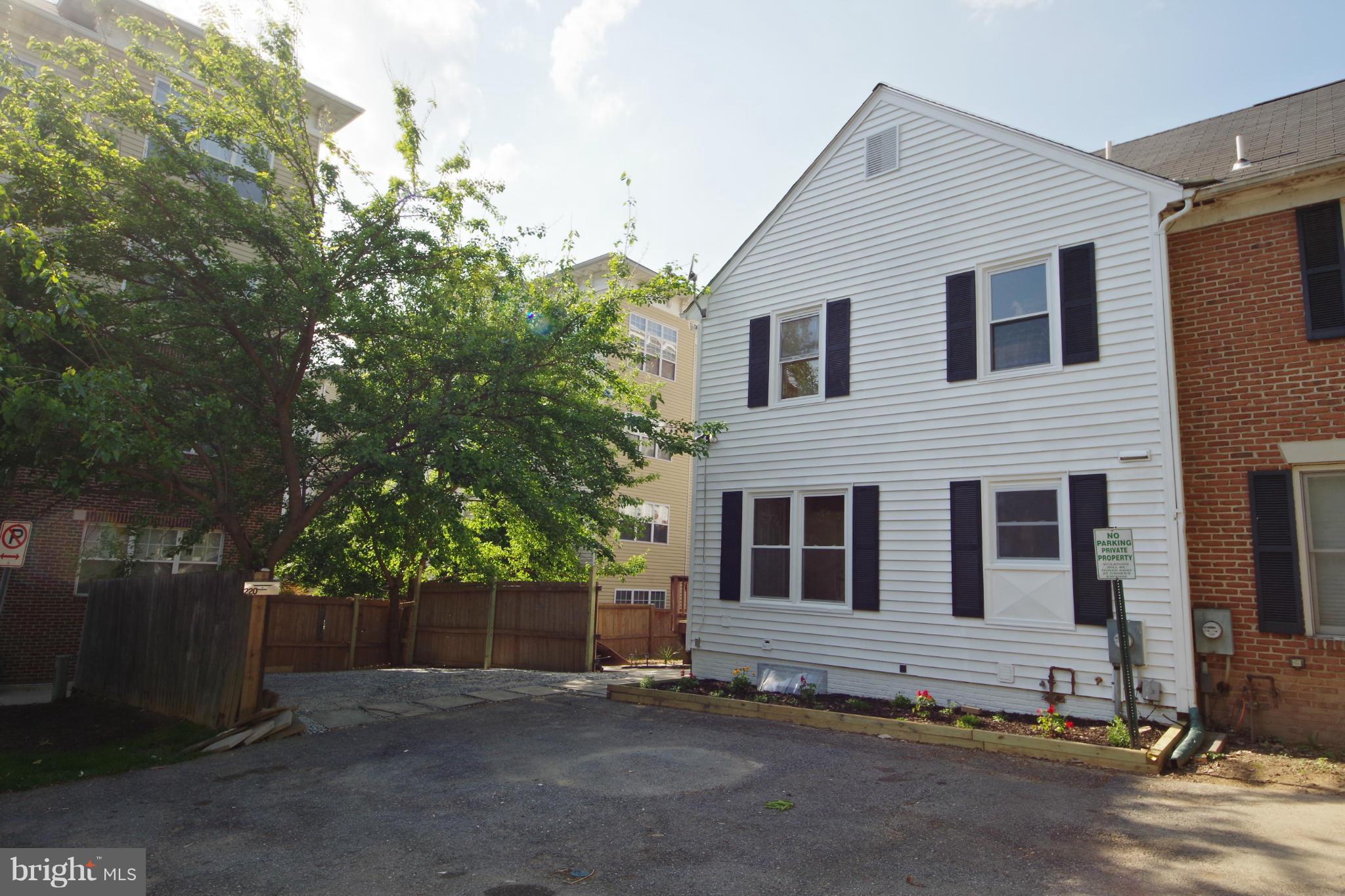 220 Lee Street Gaithersburg, MD 20877 - Photo 4 of 29 Exterior (Front)