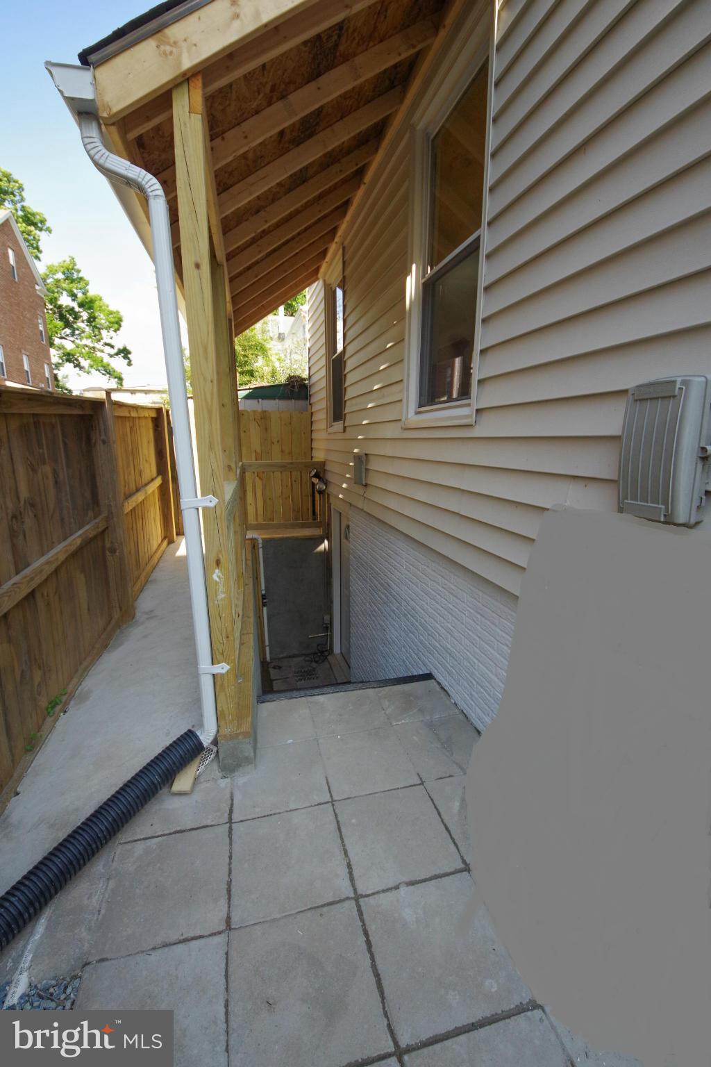 220 Lee Street Gaithersburg, MD 20877 - Photo 6 of 29 Exterior (Rear)