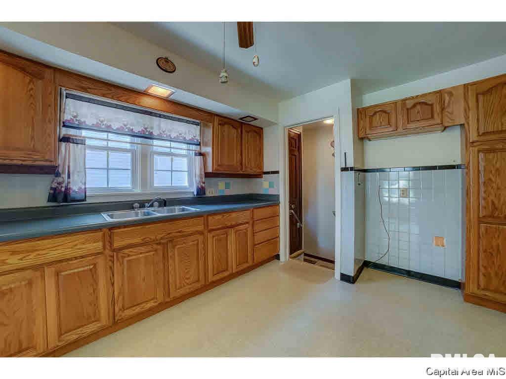2445 Yale Boulevard Springfield, IL 62703 - Photo 11 of 28