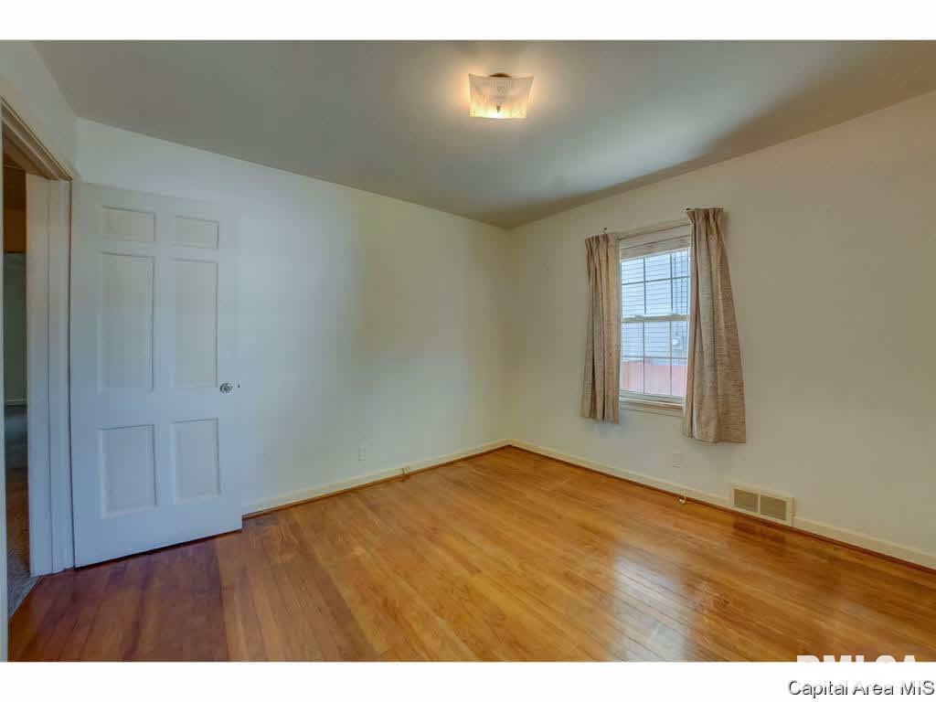 2445 Yale Boulevard Springfield, IL 62703 - Photo 17 of 28