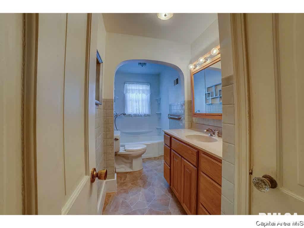 2445 Yale Boulevard Springfield, IL 62703 - Photo 23 of 28