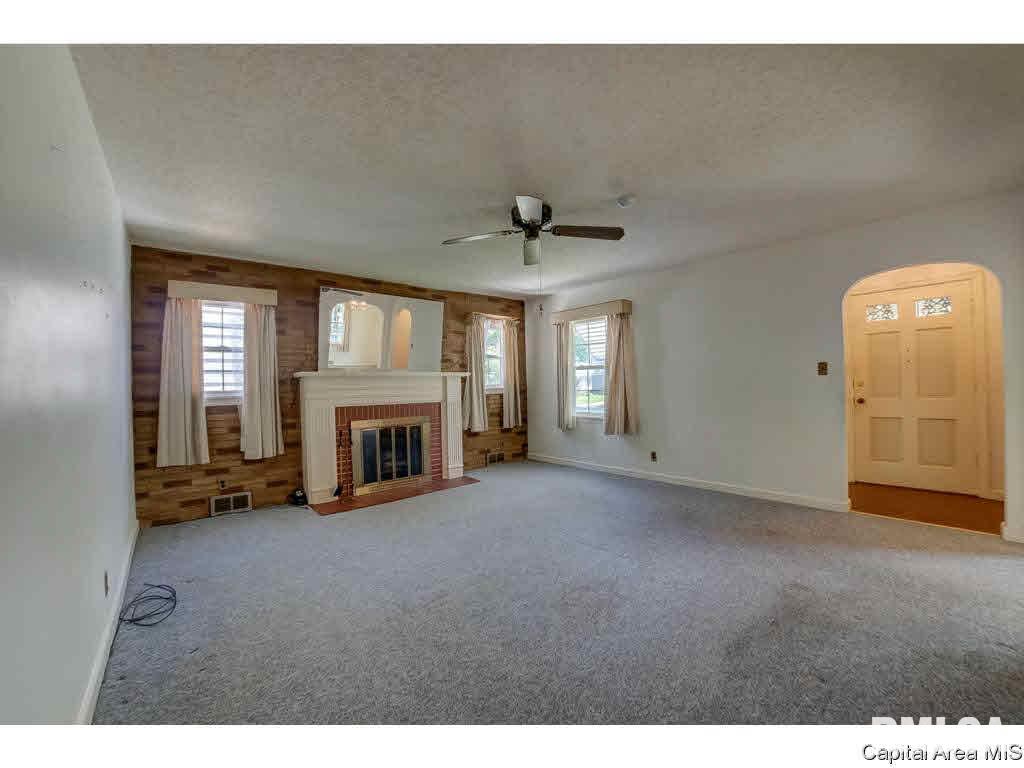 2445 Yale Boulevard Springfield, IL 62703 - Photo 8 of 28