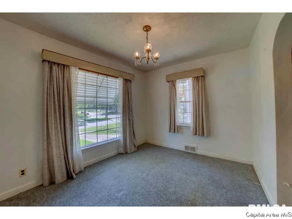 2445 Yale Boulevard Springfield, IL 62703 - Photo 9 of 28