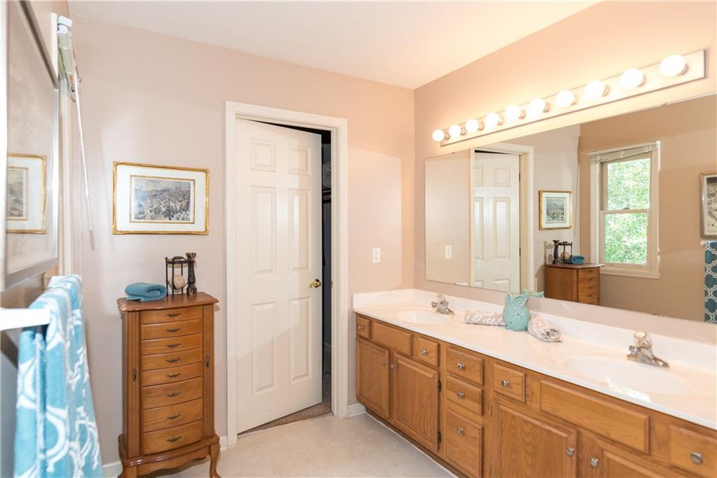 9906 Mapleton Court Fishers, IN 46037 - Photo 14 of 24 Gallery Image 14