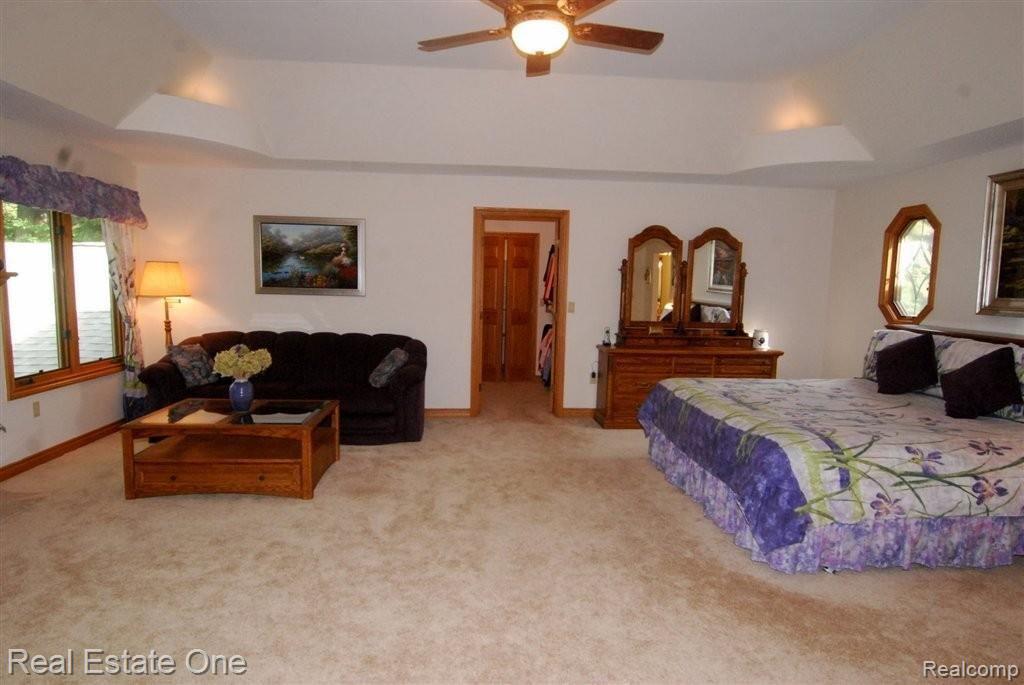 644 Rudgate Road Bloomfield Hills, MI 48304 - Photo 16 of 43 master bedroom.JPG