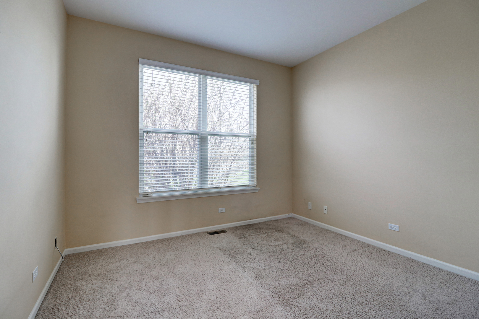 32670 Innetowne Road Lakemoor, IL 60051 - Photo 12 of 25 an empty room with a window