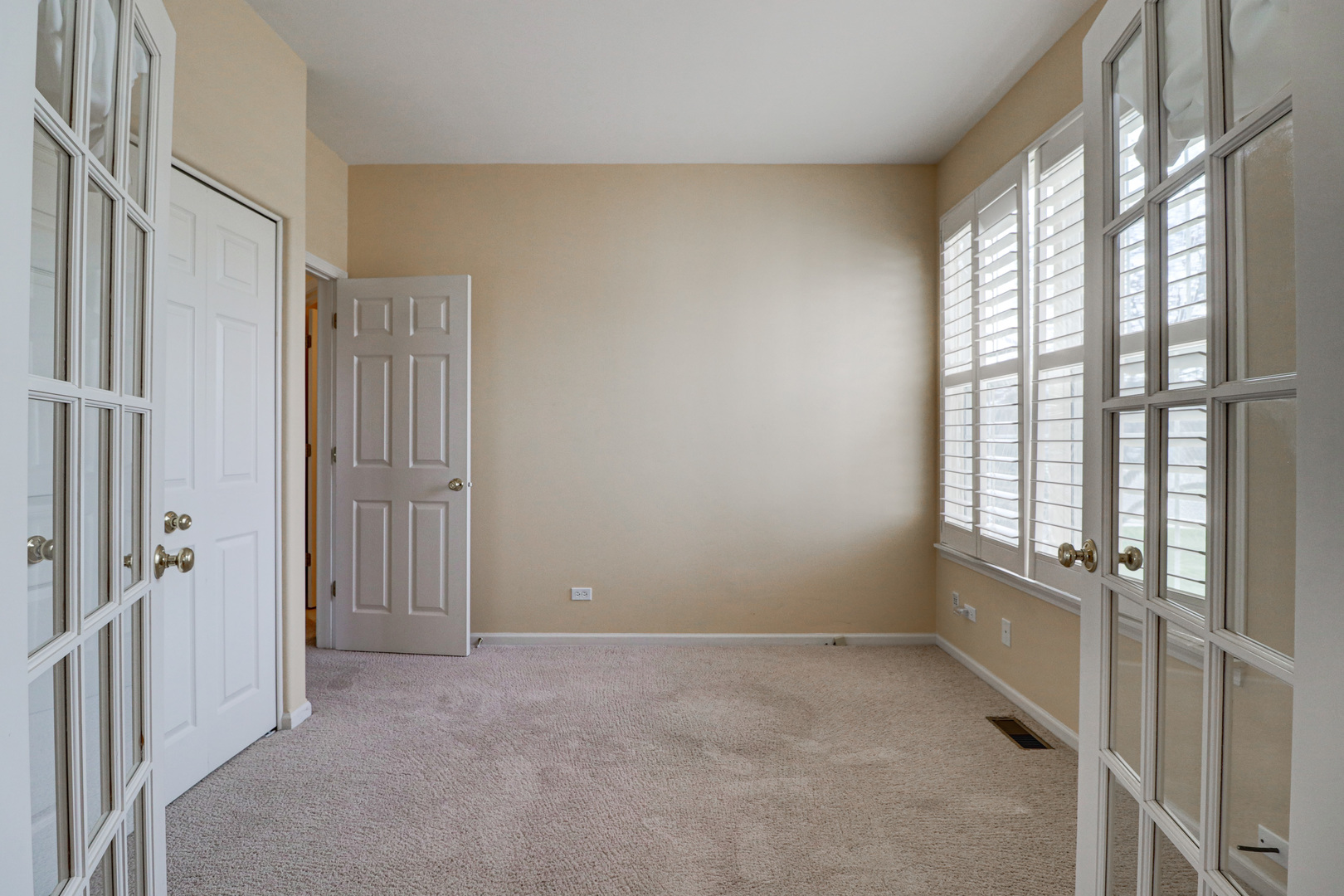 32670 Innetowne Road Lakemoor, IL 60051 - Photo 4 of 25 a view of an empty room with a window
