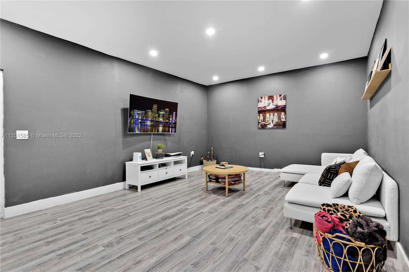 19620 Franjo Road Cutler Bay, FL 33157 - Photo 20 of 28 a room with furniture and wooden floor