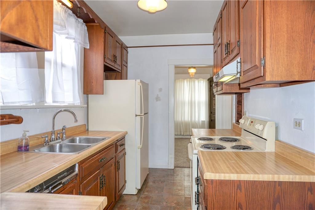 561 5th Street Butler, PA 16001 - Photo 15 of 25 Plenty of cabinet and counter space!