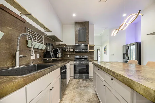 $299,900 | 475 Pinnacle, Trinity, TX 75862