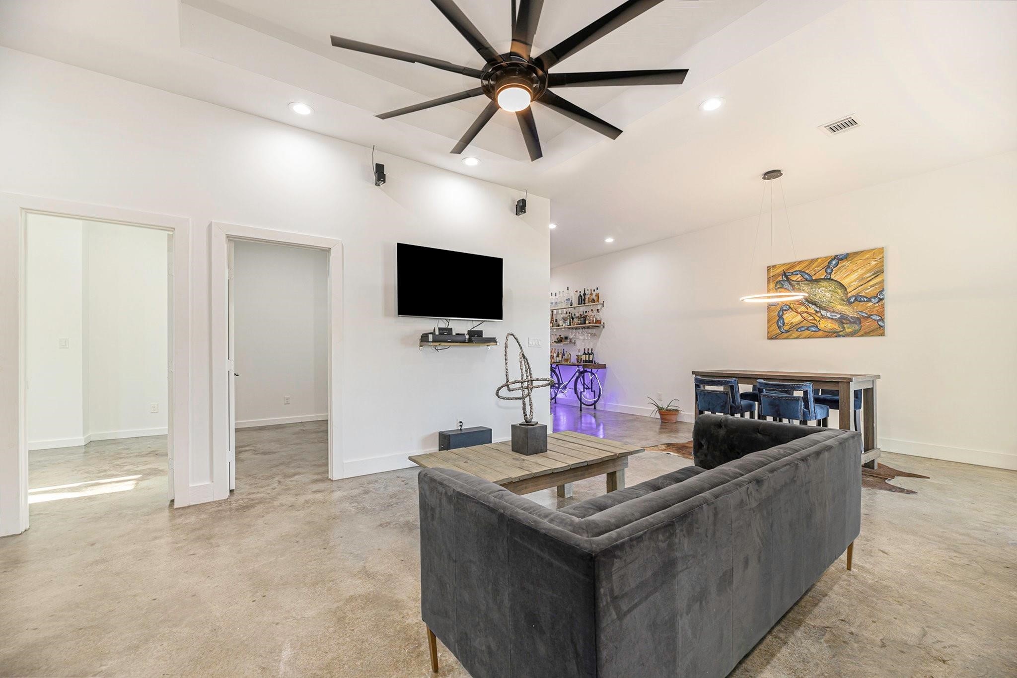 475 Pinnacle Trinity, TX 75862 - Photo 10 of 23 a living room with furniture and a flat screen tv