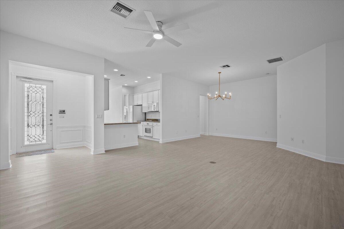 1041 Big Pine Way Jupiter, FL 33458 - Photo 4 of 44 Living Space