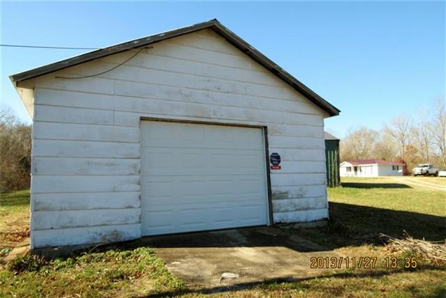 3900 Highway 49 Tennessee Ridge, TN 37178 - Photo 19 of 20 24' x 20' Garage.