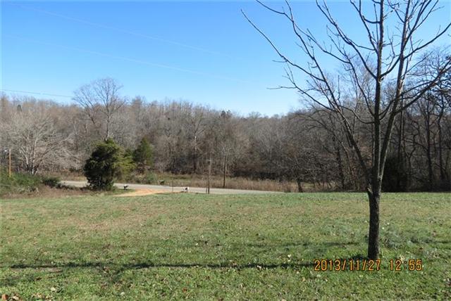 Minutes from Cross Creek and Boat Ramp.
