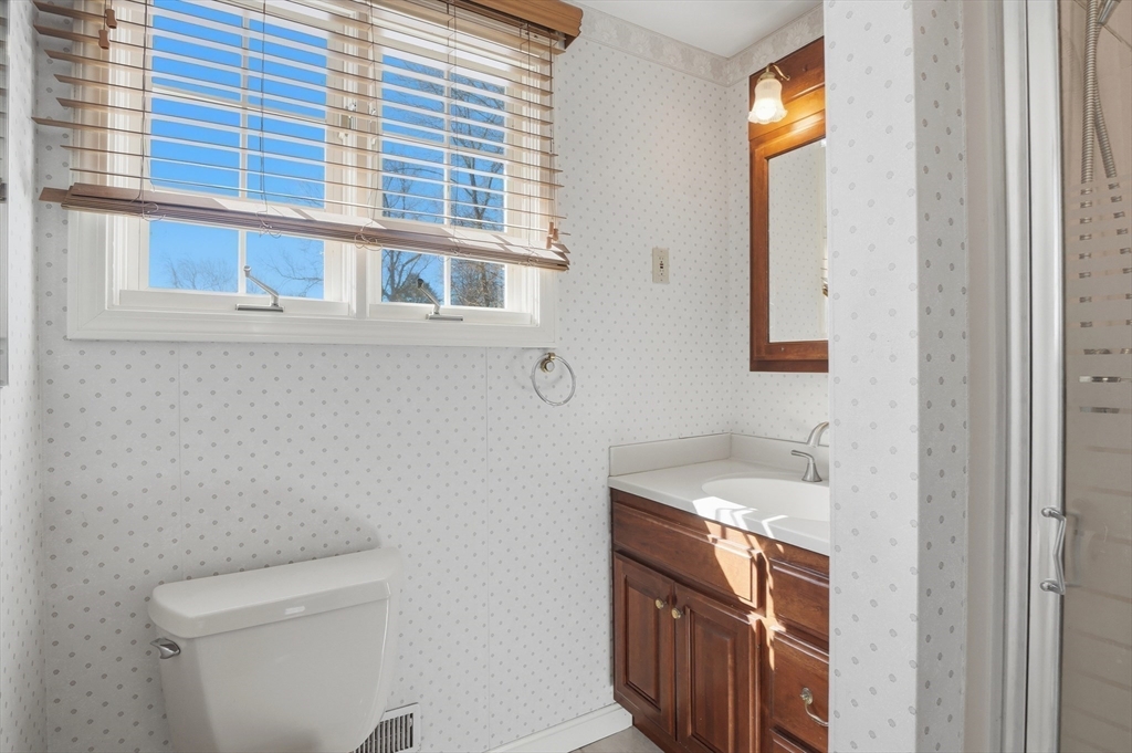 26 Monroe Street Shrewsbury, MA 01545 - Photo 26 of 40