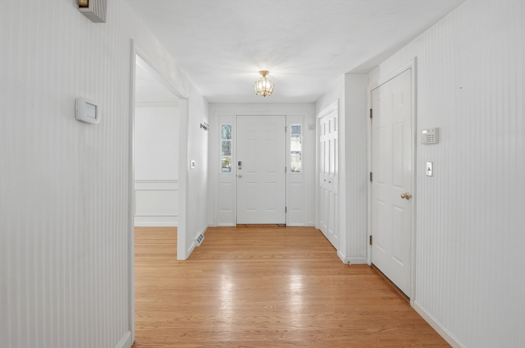 26 Monroe Street Shrewsbury, MA 01545 - Photo 3 of 40