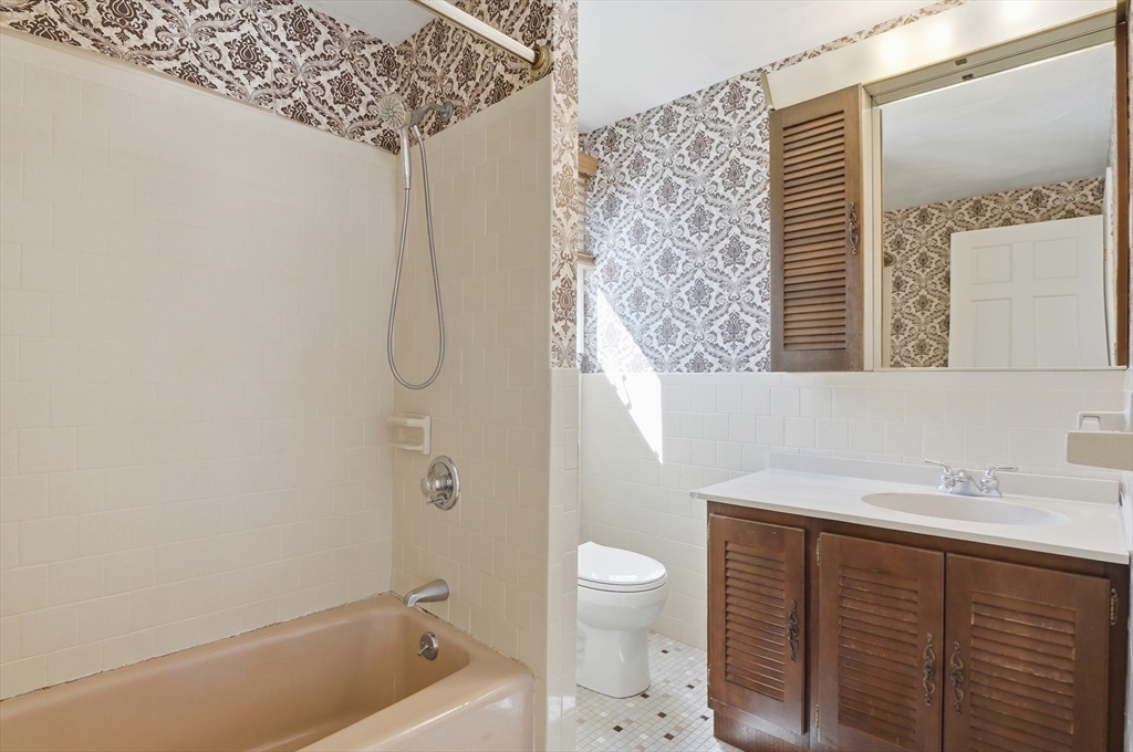 26 Monroe Street Shrewsbury, MA 01545 - Photo 33 of 40
