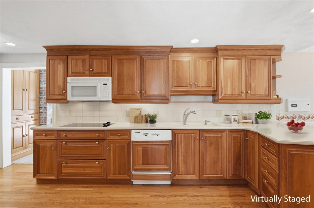 26 Monroe Street Shrewsbury, MA 01545 - Photo 7 of 40
