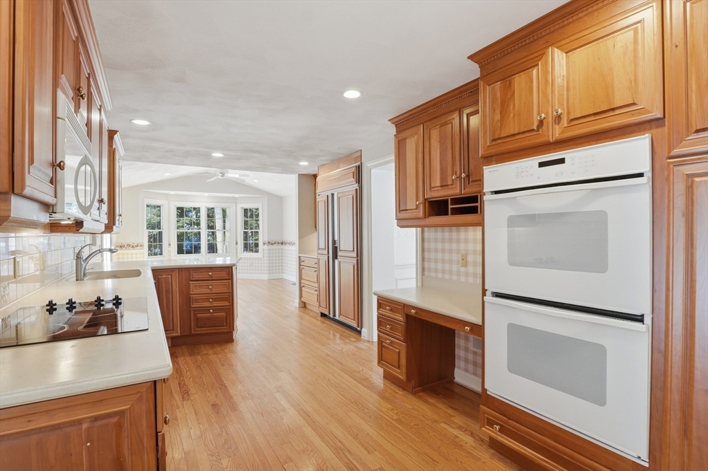 26 Monroe Street Shrewsbury, MA 01545 - Photo 9 of 40
