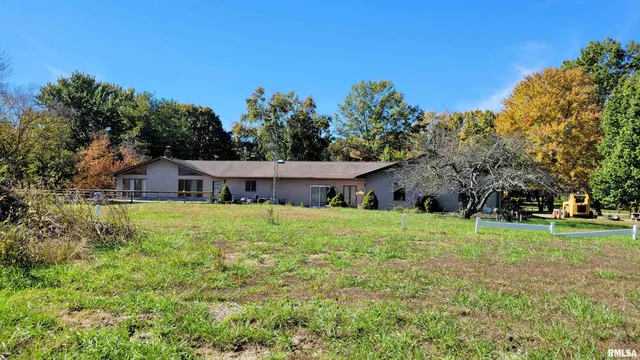 $695,000 | 3898 Country Club Road, Carbondale, IL 62901